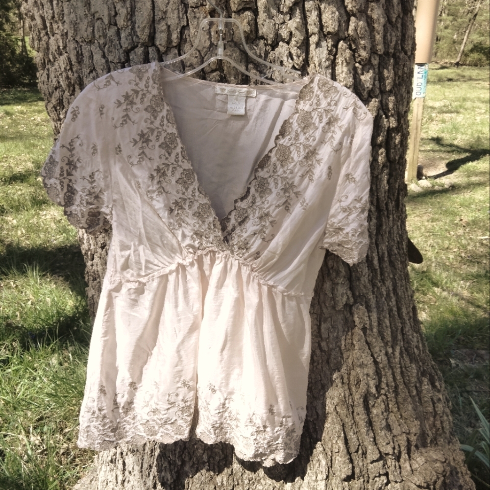 ⬇️ Price Drop!⬇️ Gold Hawk silk blouse in size S